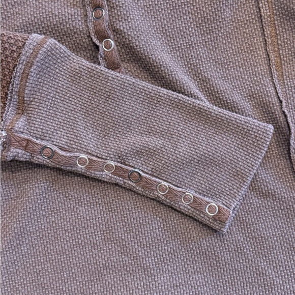 We The Free Thermal Henley Top Brown Snap Placket Cable Knit Sleeves M - Picture 7 of 8